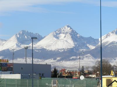 Tatrabergen sedda från Poprad. Tatrabergen sedda från Poprad.